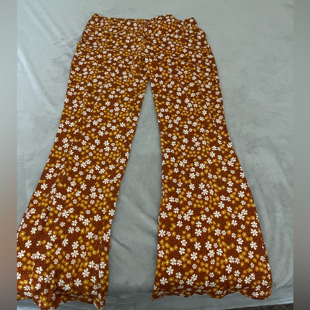 Super cute flare pants size extra large, 14/16girls plus size